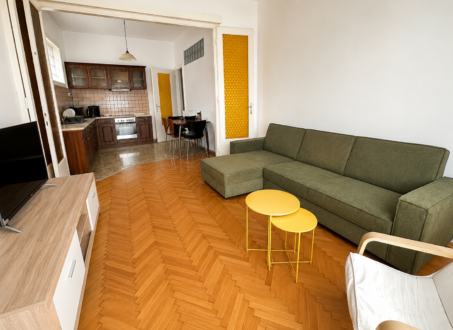 1-Bedroom Apartment with Balcony for Rent – Prime Downtown Budapest