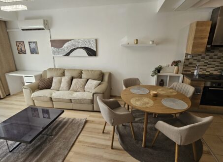 Modern 1-Bedroom Apartment with Garden – Corvin Promenade