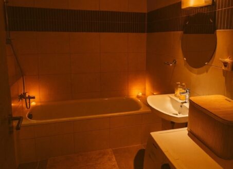 Modern 1-Bedroom Apartment with Garden – Corvin Promenade