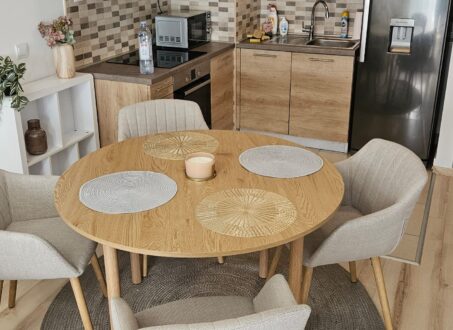 Modern 1-Bedroom Apartment with Garden – Corvin Promenade
