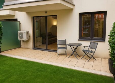 Modern 1-Bedroom Apartment with Garden – Corvin Promenade