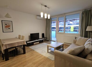 Spacious & Renovated 2-Bedroom Apartment with 2 Bathrooms and 12 m² Terrace for Rent in Corvin – 415,000 HUF/month