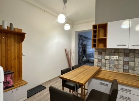 Bright, Renovated Apartment for Rent in Budapest District VI – Weiner Leó Street