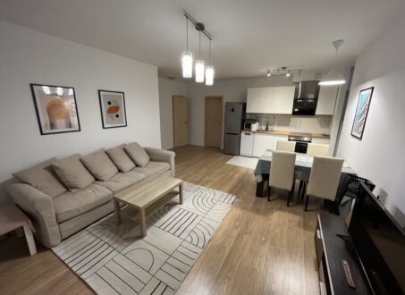 Spacious & Renovated 2-Bedroom Apartment with 2 Bathrooms and 12 m² Terrace for Rent in Corvin – 415,000 HUF/month