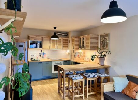 Bright, Fully Furnished Apartment with Balcony – District VIII, Budapest