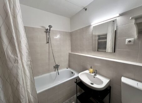 Bright, Fully Furnished Apartment with Balcony – District VIII, Budapest