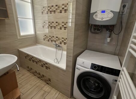Bright 2-Bedroom Apartment Near Ludovika Square – District IX
