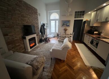 Bright 2-Bedroom Apartment Near Ludovika Square – District IX