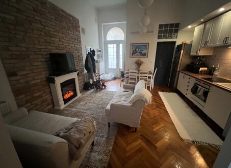Bright 2-Bedroom Apartment Near Ludovika Square – District IX