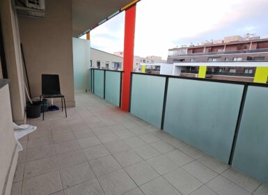 Spacious & Renovated 2-Bedroom Apartment with 2 Bathrooms and 12 m² Terrace for Rent in Corvin – 415,000 HUF/month