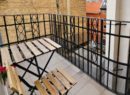 Beautiful 2-Bedroom Apartment with Balcony in the Heart of Budapest – Steps from the Opera House