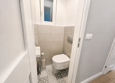 Beautiful 2-Bedroom Apartment with Balcony in the Heart of Budapest – Steps from the Opera House