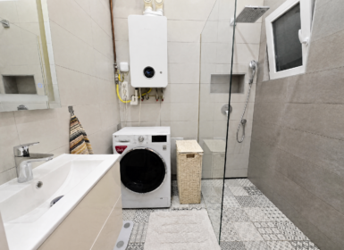 Beautiful 2-Bedroom Apartment with Balcony in the Heart of Budapest – Steps from the Opera House