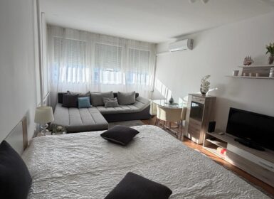 Bright Studio with Gellért Hill Views – District VIII, Tömő Street