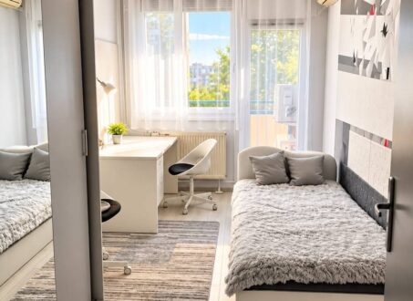 Spacious 3-Bedroom Apartment with 3 Balconies Near the Danube – District XIII