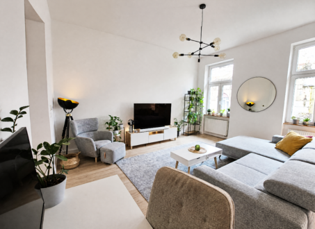 Beautiful 2-Bedroom Apartment with Balcony in the Heart of Budapest – Steps from the Opera House