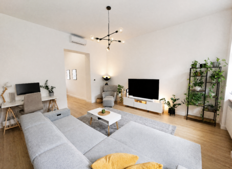 Beautiful 2-Bedroom Apartment with Balcony in the Heart of Budapest – Steps from the Opera House