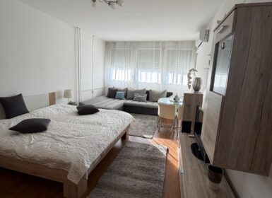 Bright Studio with Gellért Hill Views – District VIII, Tömő Street